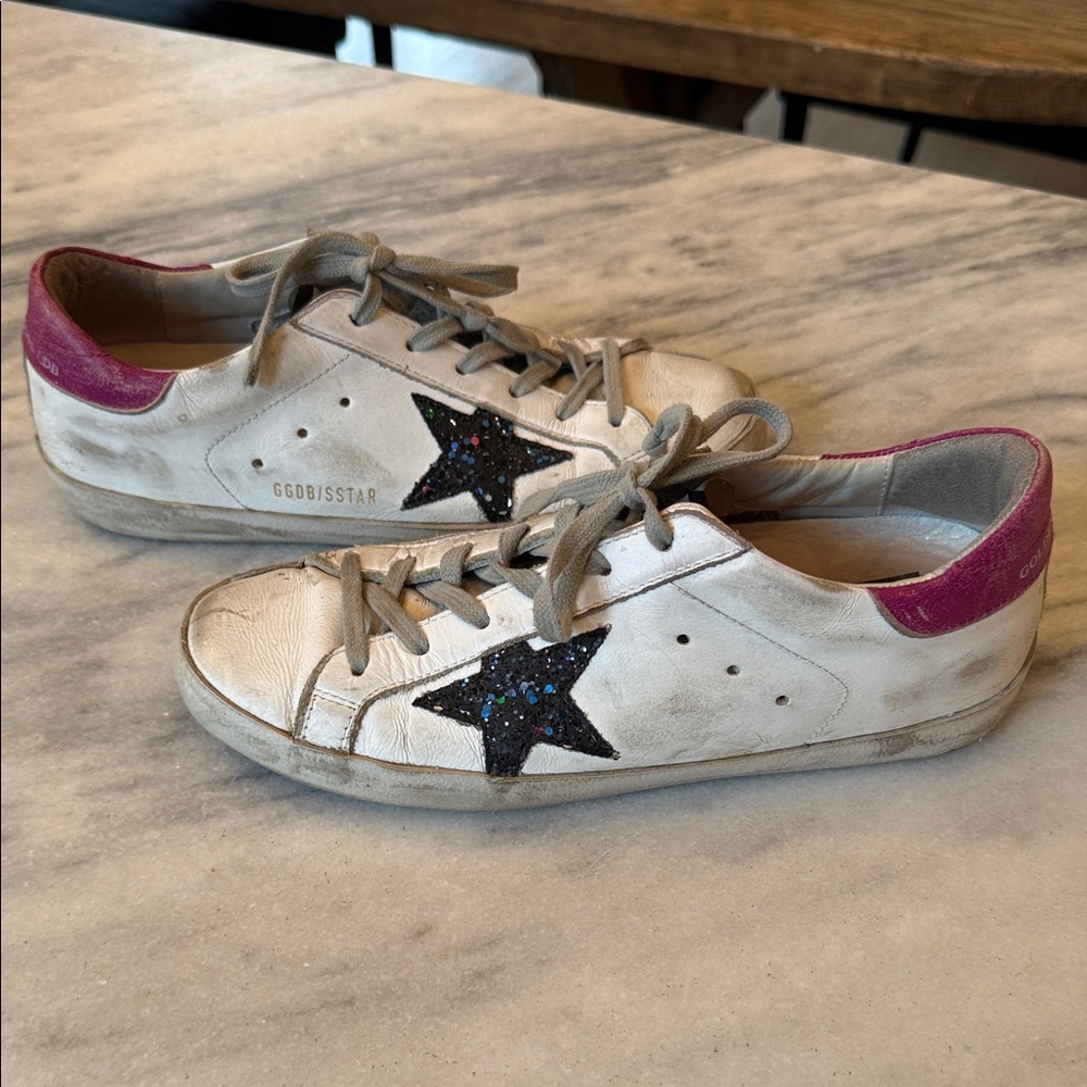 Golden Goose Superstar 
Size 39
Pink with navy glitter star